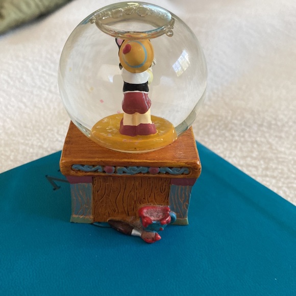 DISNEY PINOCCHIO AND FÍGARO SNOW GLOBE - Picture 3 of 6